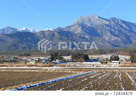 安曇野松川 有明山山麓 冬の朝 安曇野松川 有明山山麓 冬の朝 72838870