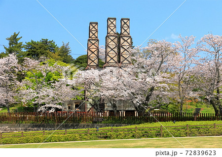 【静岡県】桜が満開の韮山反射炉 72839623