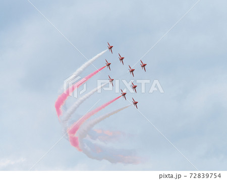 イギリス空軍レッドアローズの編隊旋回 イギリス空軍レッドアローズの編隊旋回 72839754