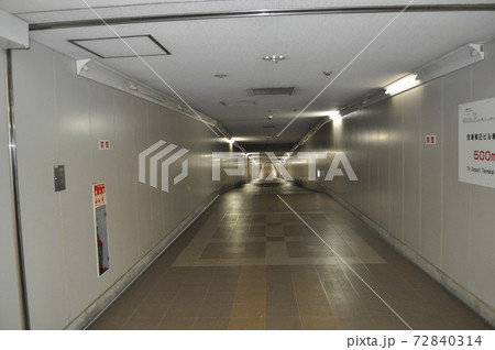 京成東成田駅と成田空港第2ターミナルを結ぶ通路 72840314