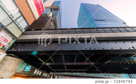 日本の東京都市景観 東京メトロ銀座線渋谷駅や超高層ビル群などを望む＝2020年12月23日 72840793