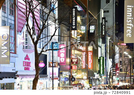 韓国ソウルの明洞風景 72840991
