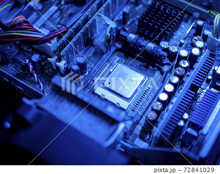 ホコリ等で故障したスリムタワーのパソコン（PC）内部（CPU） 72841029