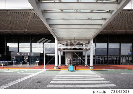 コロナ禍の成田空港第一ターミナルの外観 コロナ禍の成田空港第一ターミナルの外観 72842033
