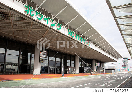 コロナ禍の成田空港第一ターミナルの外観 コロナ禍の成田空港第一ターミナルの外観 72842038