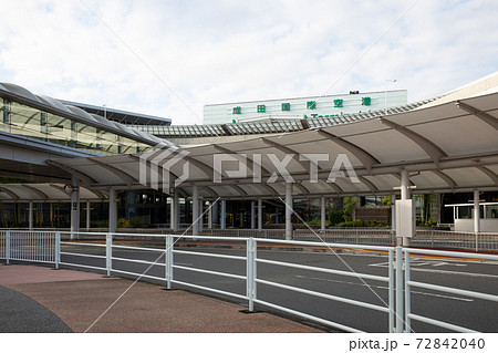 コロナ禍の成田空港第一ターミナルの外観 コロナ禍の成田空港第一ターミナルの外観 72842040