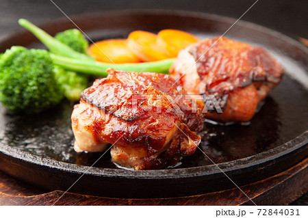 チキンステーキ 72844031