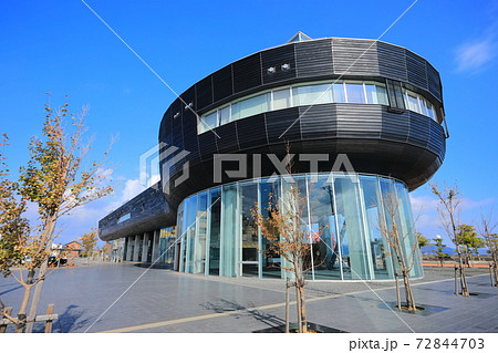 【愛媛県】晴天下のみなと交流センター「はーばりー」 72844703