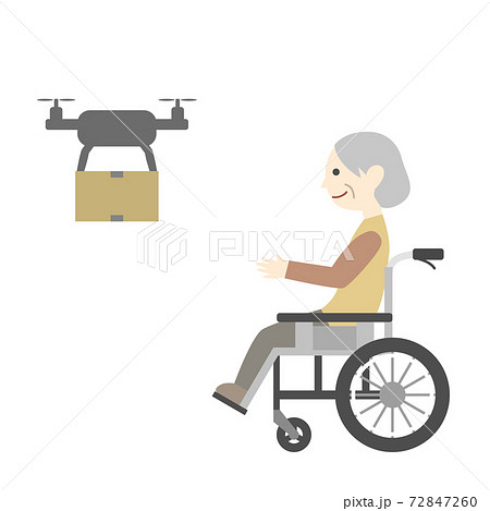 車椅子の高齢女性と配達ドローン 72847260