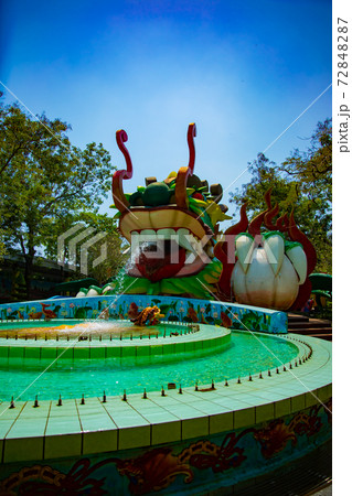 スイティエン公園の巨大な建造物　ドラゴンの彫像【ベトナムイメージ】 72848287