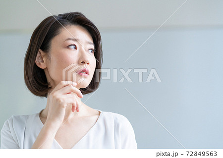 ミドルエイジの悩める女 ミドルエイジの悩める女 72849563