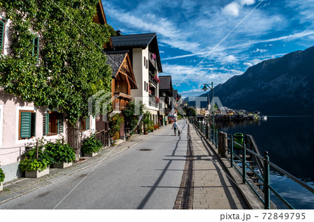 Picturesque Lakeside Town Hallstatt At Lake Hallstaetter See In Austria Picturesque Lakeside Town Hallstatt At Lake Hallstaetter See In Austria 72849795