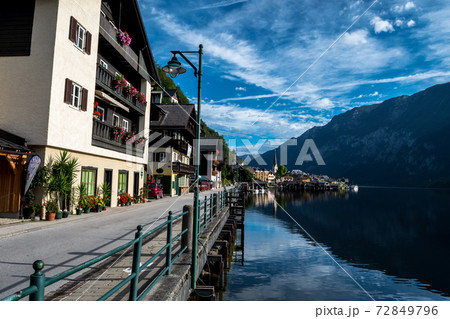 Picturesque Lakeside Town Hallstatt At Lake Hallstaetter See In Austria Picturesque Lakeside Town Hallstatt At Lake Hallstaetter See In Austria 72849796