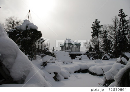 雪の積もった真冬の盛美園② 雪の積もった真冬の盛美園② 72850664