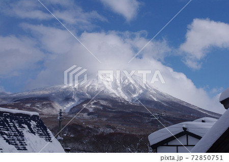 冠雪の岩木山と朝日② 冠雪の岩木山と朝日② 72850751