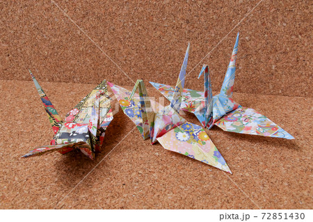 おりがみ おり鶴 折紙 和風 鶴 折り鶴 日本 クラフト 手作り 創作物 ハンドメイド 工作の写真素材