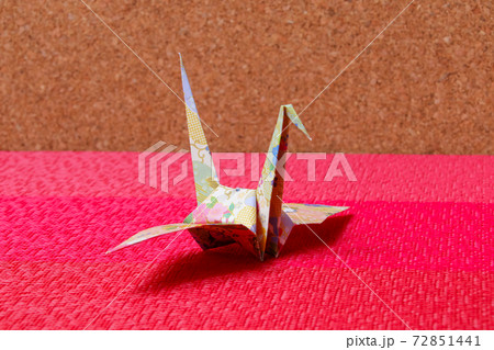 おりがみ おり鶴 折紙 和風 鶴 折り鶴 日本 クラフト 手作り 創作物 ハンドメイド 工作の写真素材