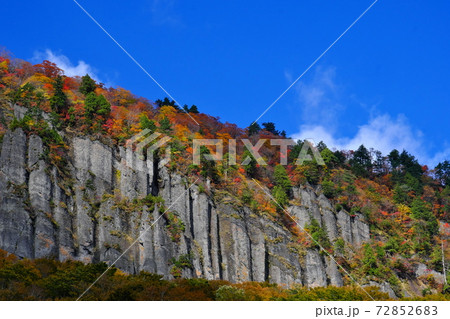 紅葉の山 72852683