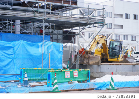 パワーショベルでの土木作業 パワーショベルでの土木作業 72853391