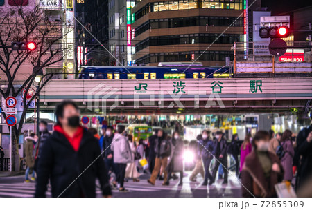日本の東京都市景観 新型コロナ・もはや感染爆発。それでも、脅威の人、人、人…=渋谷、12月26日 日本の東京都市景観 新型コロナ・もはや感染爆発。それでも、脅威の人、人、人…=渋谷、12月26日 72855309