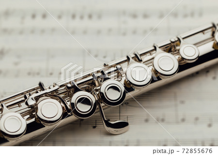 transverse flute on music sheet 72855676
