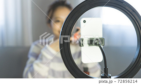 部屋で過ごす時間 部屋で過ごす時間 72856214