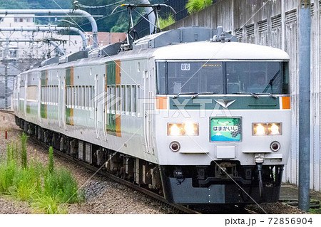 JR東日本185系「特急はまかいじ」湘南ブロック塗装の写真素材