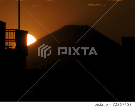 富士山と夕陽 建物のシルエット / Mt. Fuji at sunset 富士山と夕陽 建物のシルエット / Mt. Fuji at sunset 72857458