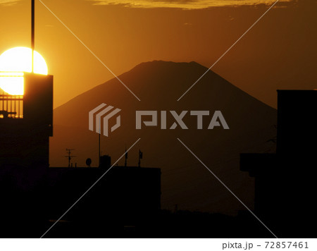 富士山と夕日 建物のシルエット / Mt. Fuji at sunset 富士山と夕日 建物のシルエット / Mt. Fuji at sunset 72857461