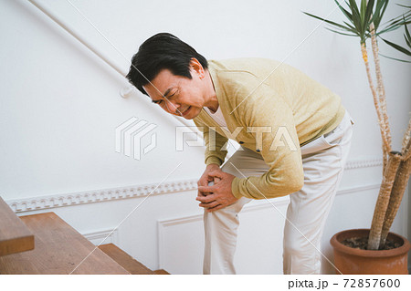 膝痛　60代男性 72857600