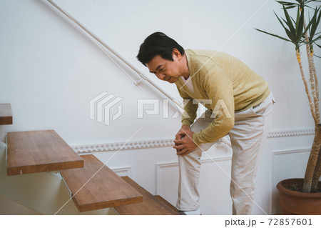 膝痛　60代男性 72857601