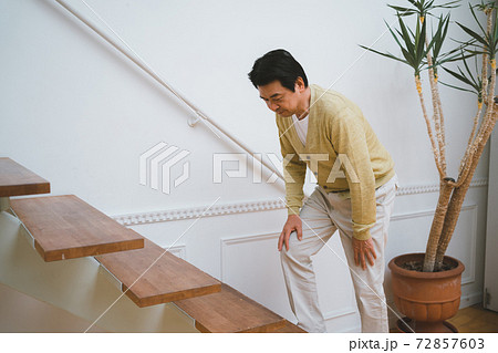 膝痛　60代男性 72857603