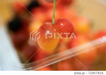 双子のさくらんぼ 双子のさくらんぼ 72857816