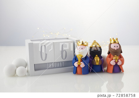 Happy Epiphany day, three kings day. Calendar with three kings on white background 72858758