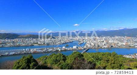 【高知県】五台山公園からの眺望（高知市街） 72859413