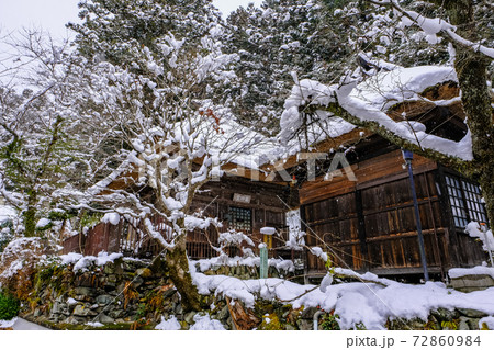 雪の日向見薬師堂 72860984
