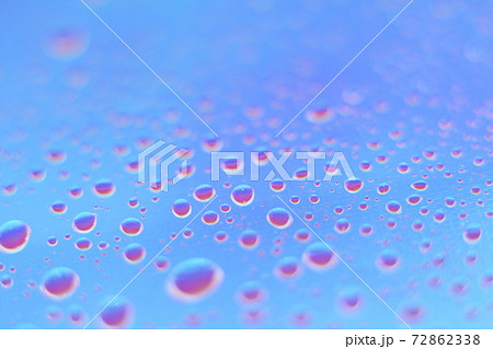 青・紫色系の抽象的背景素材 水滴・水玉風 青・紫色系の抽象的背景素材 水滴・水玉風 72862338