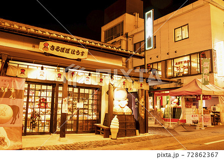 夜の下呂温泉を歩く 72862367