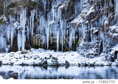 秩父市大滝 観光スポット 三十槌の氷柱の写真素材