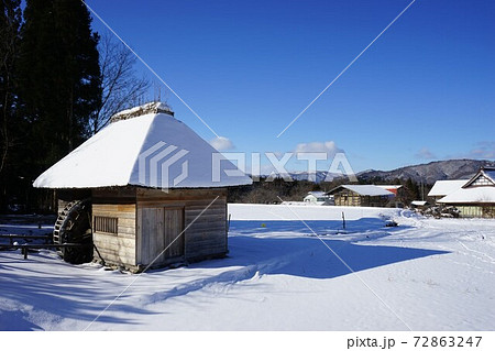 遠野の冬　山口の水車小屋 72863247