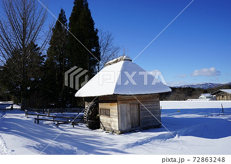 遠野の冬　山口の水車小屋 72863248