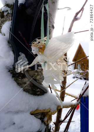 雪の花の妖精です。北の国の麓郷から冬の便りです。 雪の花の妖精です。北の国の麓郷から冬の便りです。 72864427