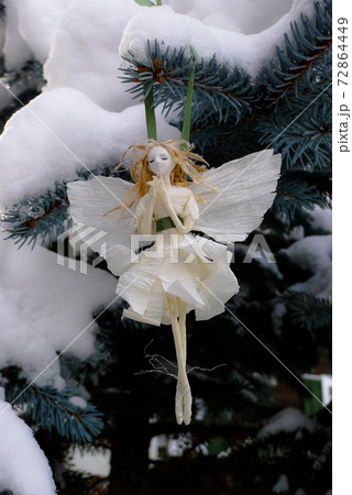 雪の花の妖精です。北の国の麓郷から冬の便りです。 72864449