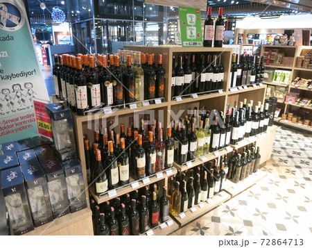 トルコ、イスタンブール空港の免税店にあったトルコワイン 72864713