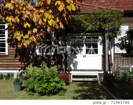 新宿区立中村彝アトリエ記念館　洋館のファサード 72865766