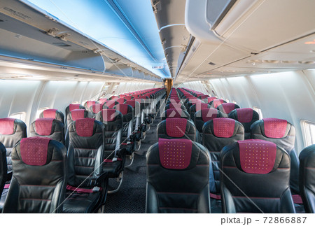 飛行機の機内 飛行機の機内 72866887