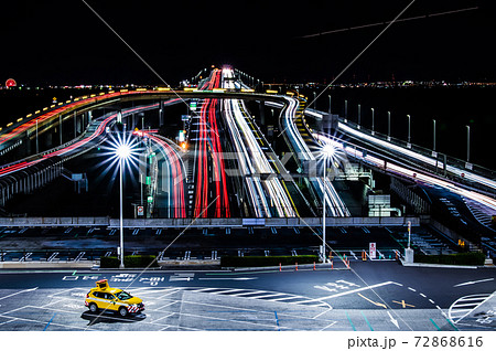 東京湾アクアライン 海ほたるの夜景 光跡 の写真素材