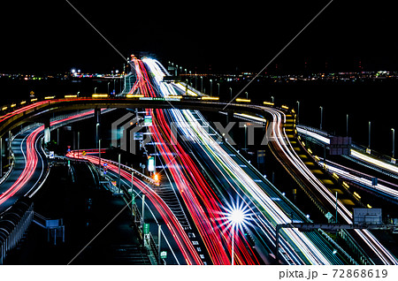 東京湾アクアライン 海ほたるの夜景 光跡 の写真素材