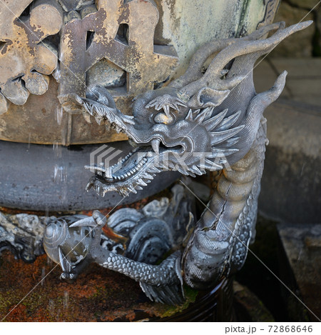 東大寺二月堂手水場の龍 東大寺二月堂手水場の龍 72868646