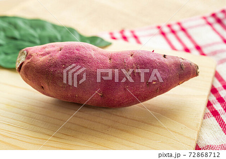 生の紅あずまの写真素材